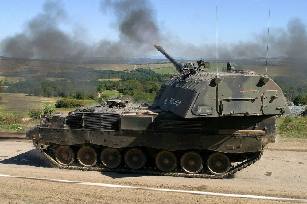 ����� ��������, ��� �� 15 ���������� ������ PzH 2000, ������������ �� ������� ��������� � ������������, ������ ���� � ��������� ����� ���������