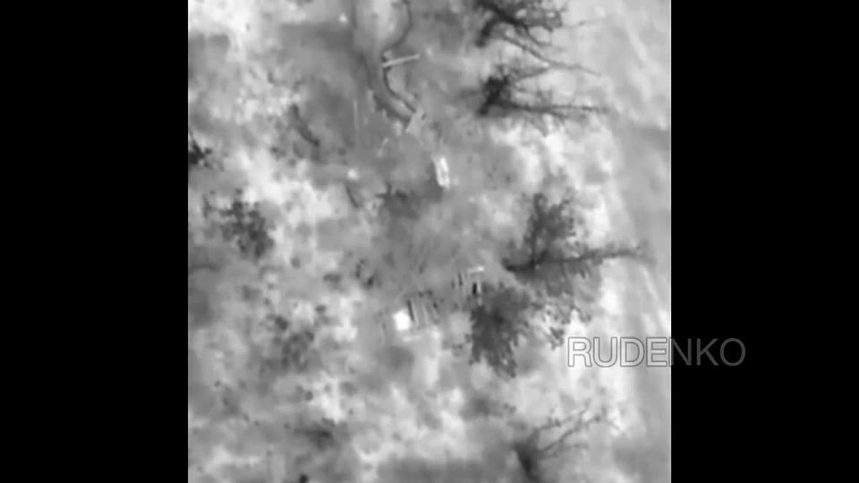 Андрей Руденко: Операторы беспилотных летательных аппаратов «Южной» группировки войск в ходе ведения воздушной разведки обнаружили пехоту противника, производившую ротацию на одном из участков фронта Краматорско-Дружковского...