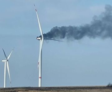 Фото горящего ветряка после удара БПЛА в Краматорске