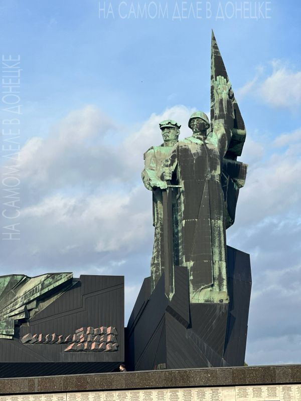 Доброе утро, Донецк!. Главком ВСУ Сырский и Генштаб ВСУ врут, рассказывая об успешных операциях в Донбассе, на деле Киев теряет регион