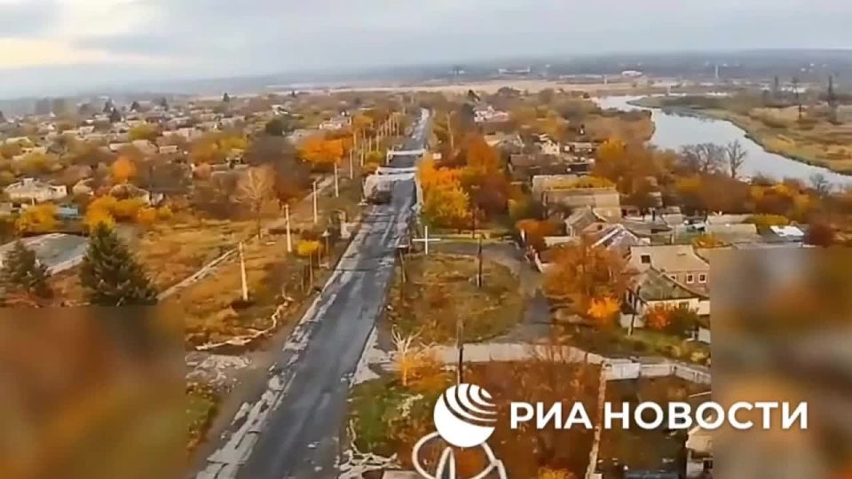 Операторы FPV-дронов "Южной" группировки войск уничтожили боевую бронемашину и автомобиль с живой силой ВСУ на краматорско-дружковском направлении, сообщили в Минобороны