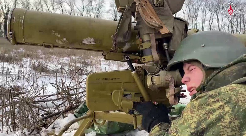 С 21 по 27 февраля в ответ на террористические атаки Украины по гражданским объектам на территории России Вооруженными силами РФ нанесены 2 массированных и 6 групповых ударов, в ходе которых поражены предприятия ВПК, объекты...