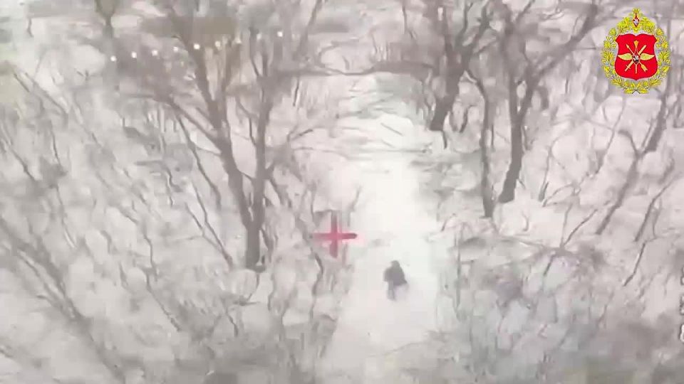 Минобороны России: 00:00 Расчёт барражирующих боеприпасов «Ланцет» группировки «Запад» сжег средства инженерного обеспечения ВСУ и предотвратил попытку противника восстановить стратегически важную переправу на...