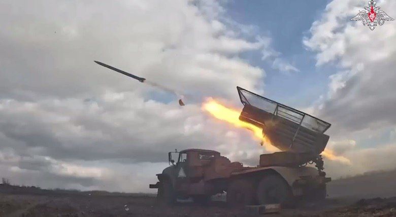 С 7 по 13 марта в ответ на террористические атаки Украины по гражданским объектам на территории России Вооруженными силами РФ нанесены массированный и 6 групповых ударов, в ходе которых поражены предприятия ВПК, объекты...