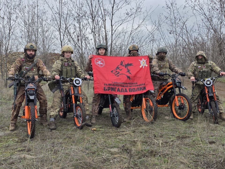 Герои 1-й Добровольческой разведывательно-штурмовой бригады "Волки" выполняют сложнейшие боевые задачи на Славянско-Краматорском направлении, защищая мир своим мужеством и профессионализмом